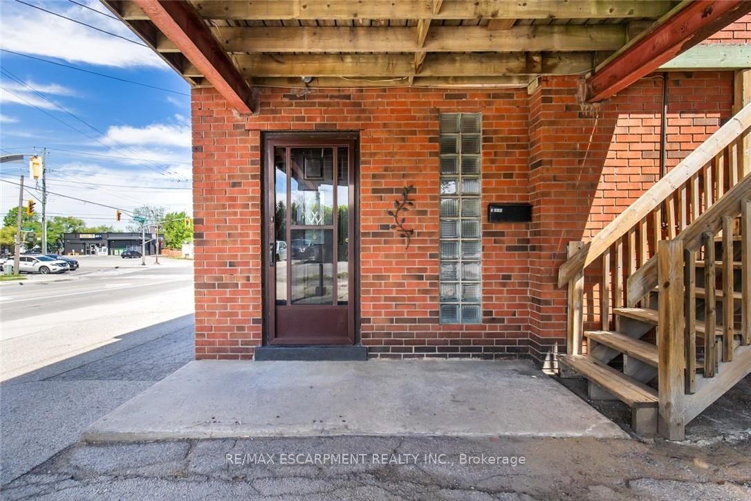 2340 King Street E Property Photo 16