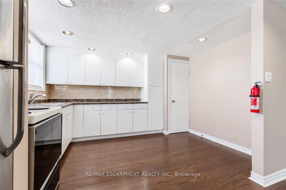 2340 King Street E Property Photo 20
