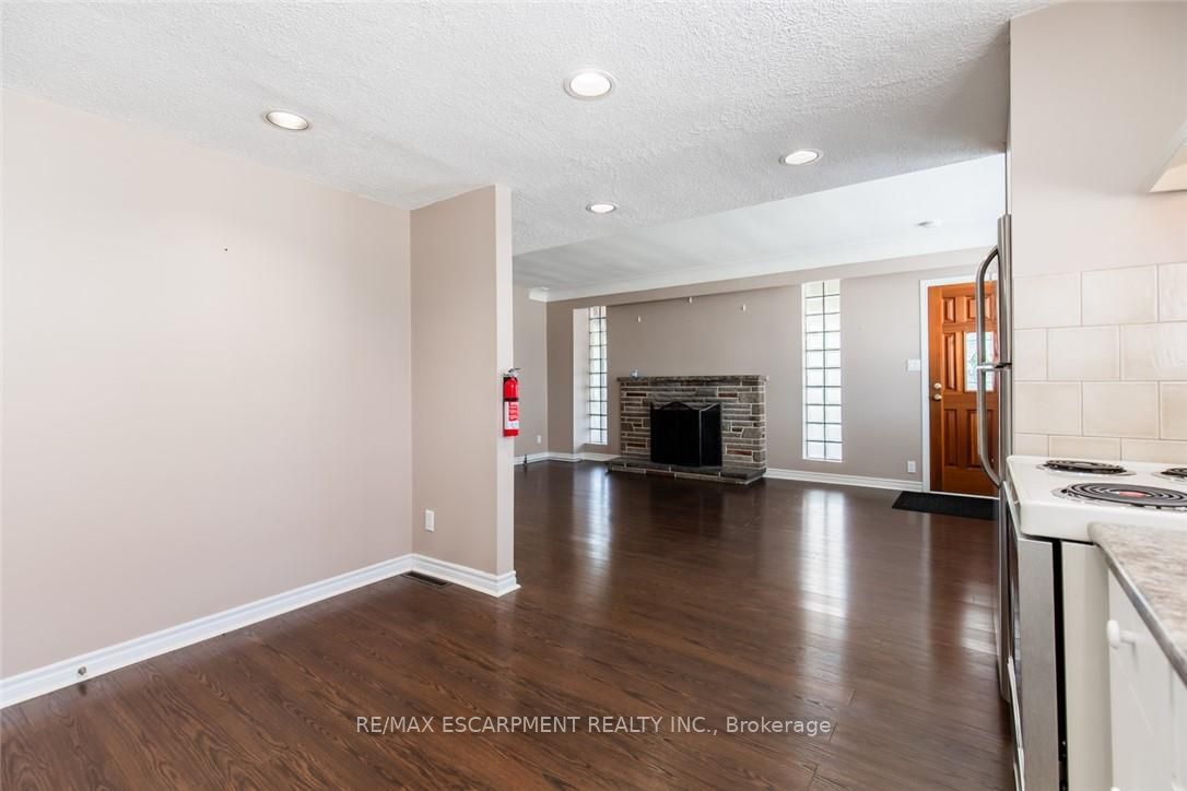 2340 King Street E Property Photo 22