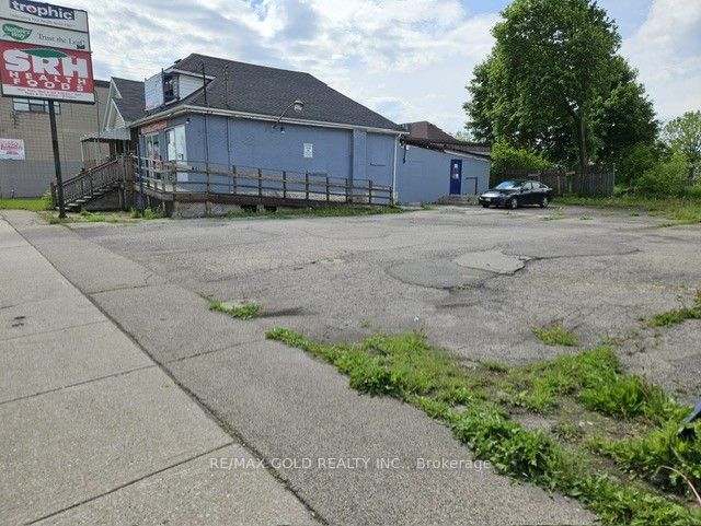 1230 Barton Street E Property Photo 3
