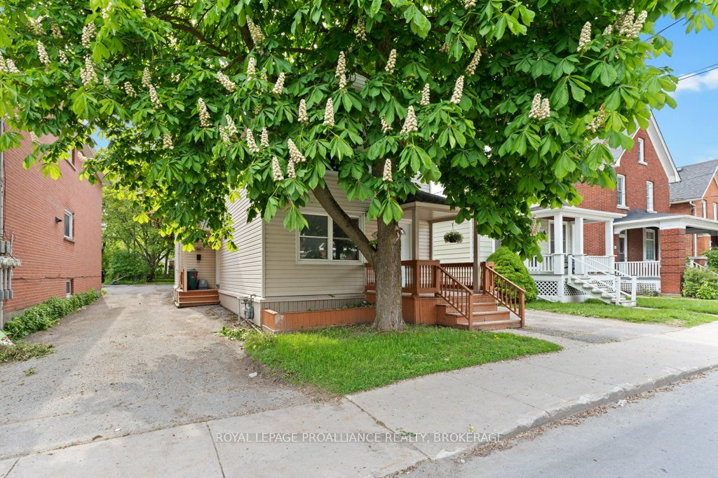 470 Victoria St Property Photo 1