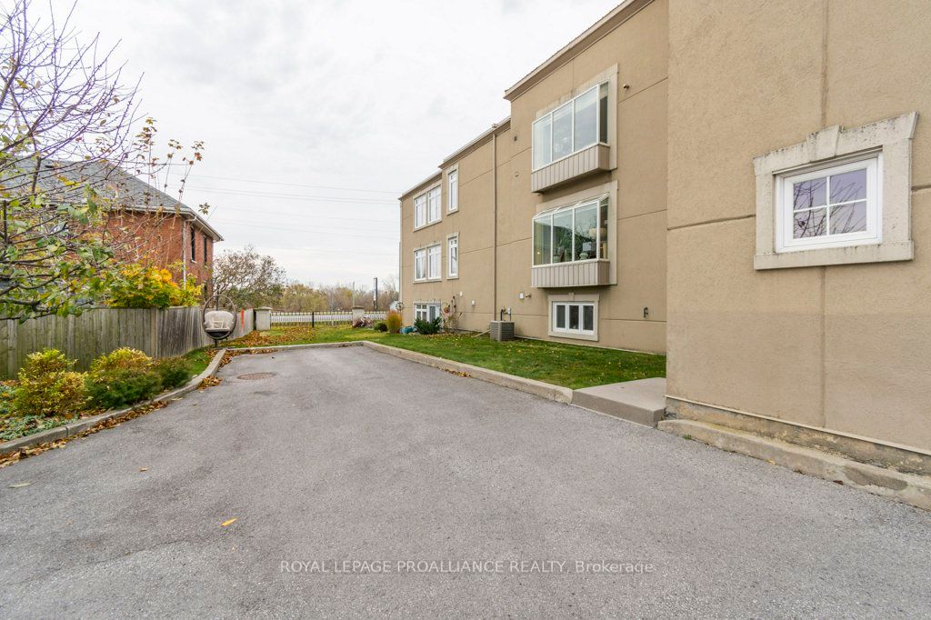 #103 - 145 Farley Avenue Property Photo 23