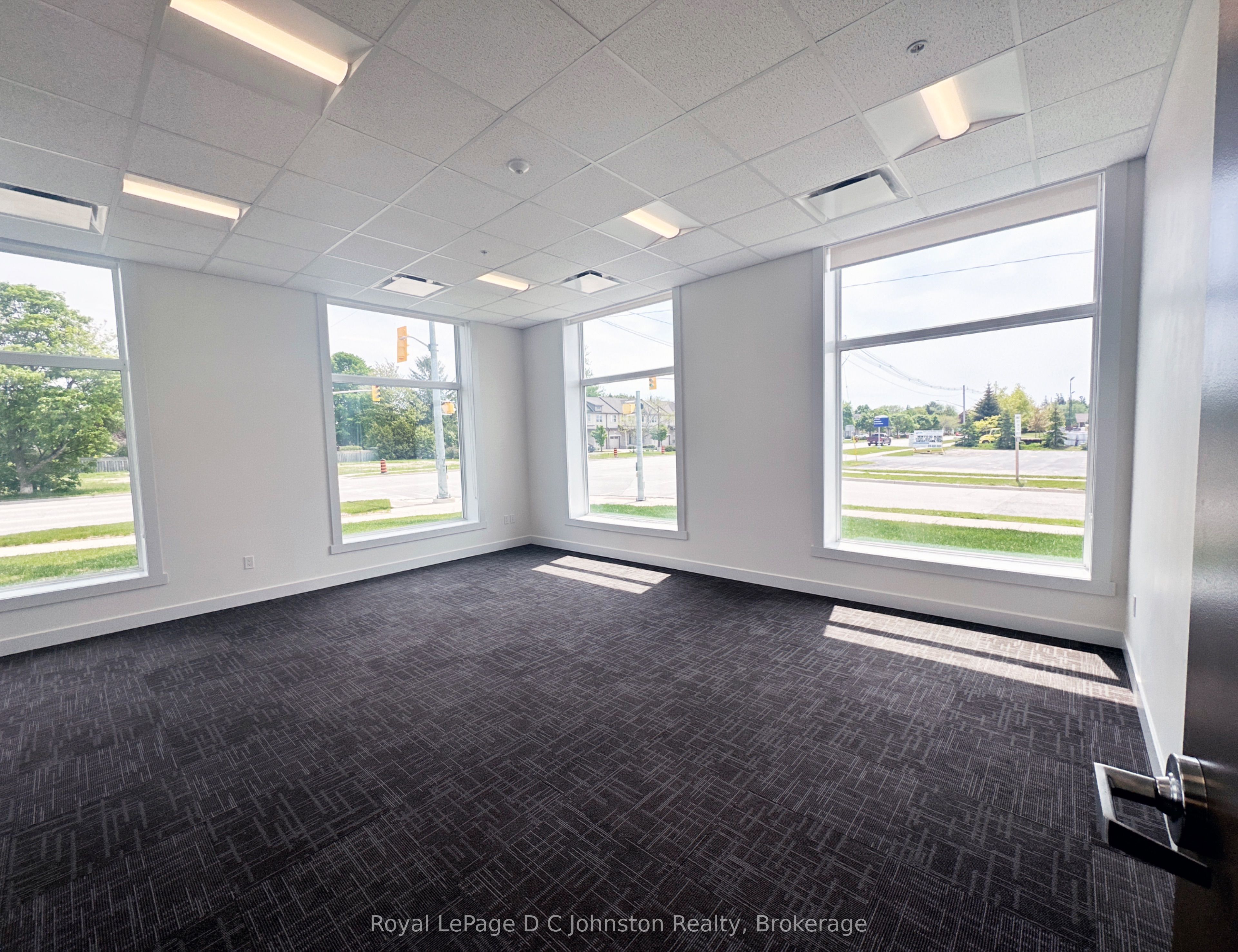 1020 Goderich St Property Photo 3
