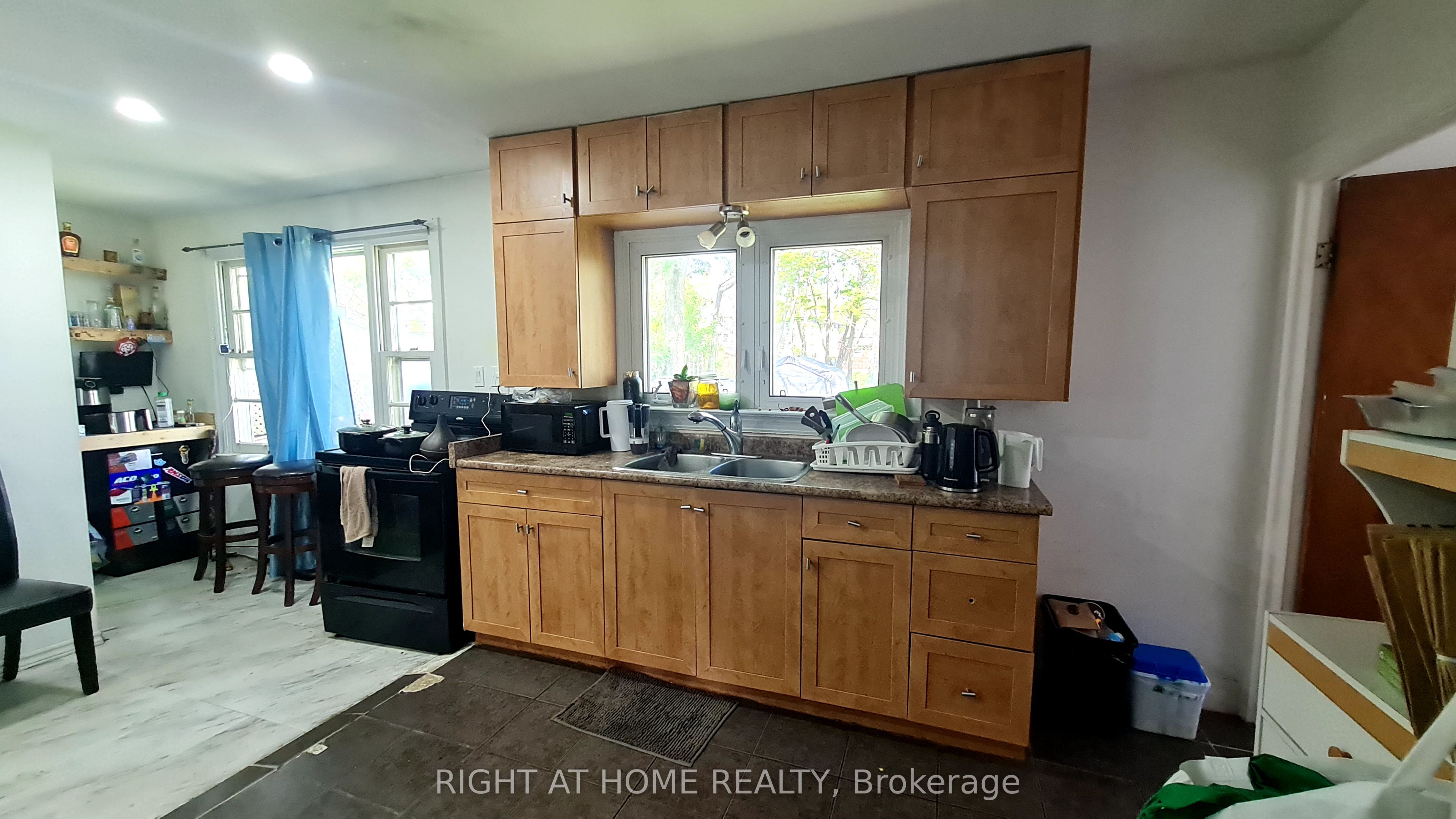 310 Grey Street Property Photo 2