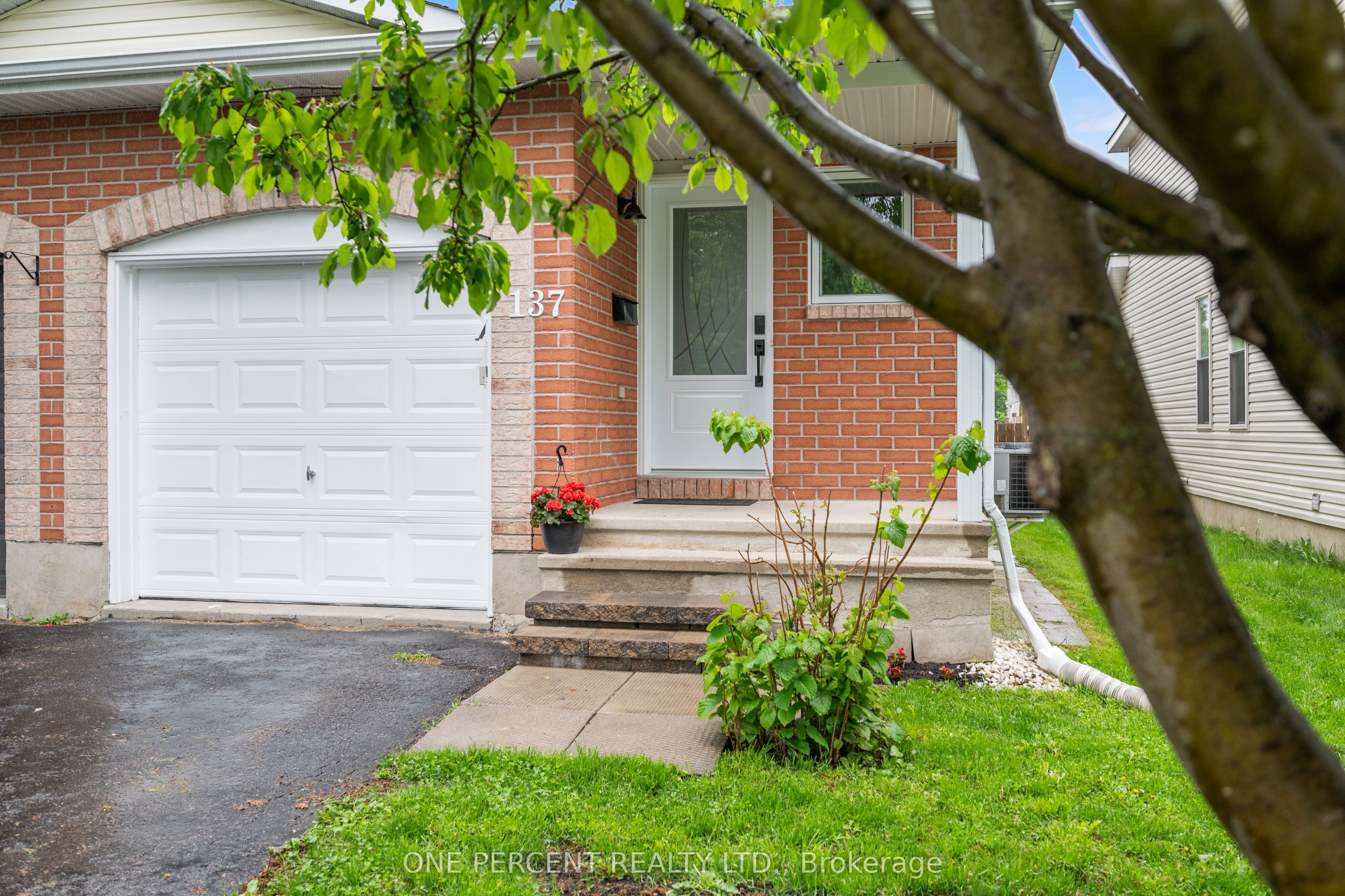 137 Topham Terrace Property Photo 3