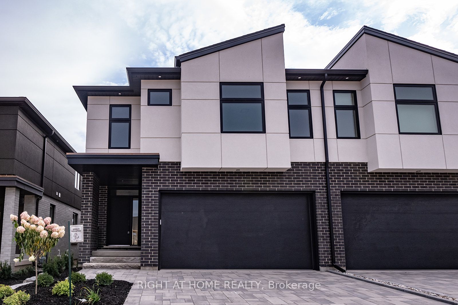 3909 Mitchell Crescent Property Photo