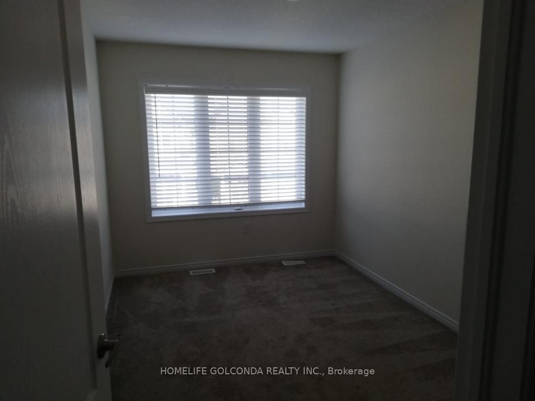 8004 Odell Crescent Property Photo 3