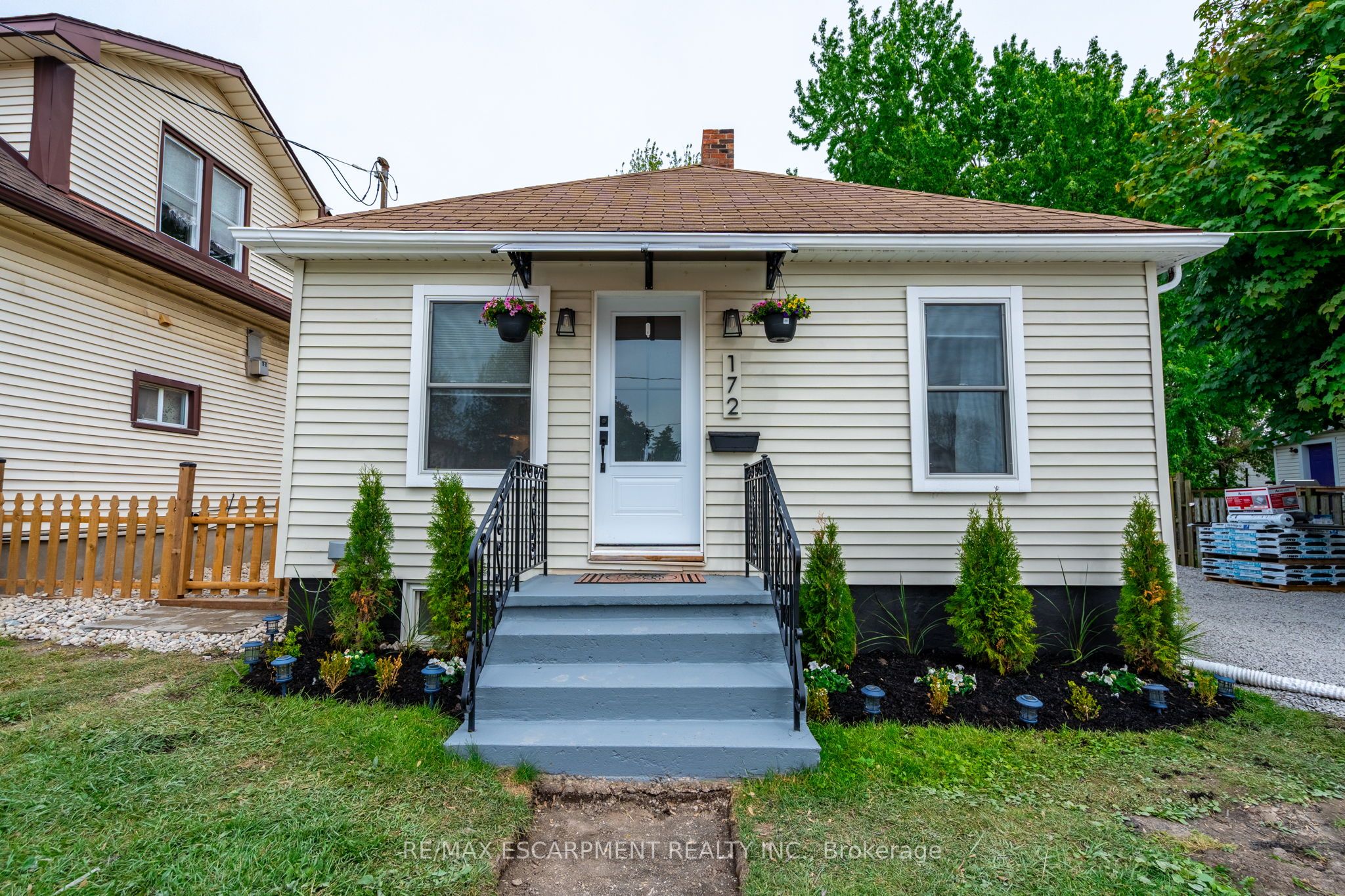 172 Pine Street Property Photo 1