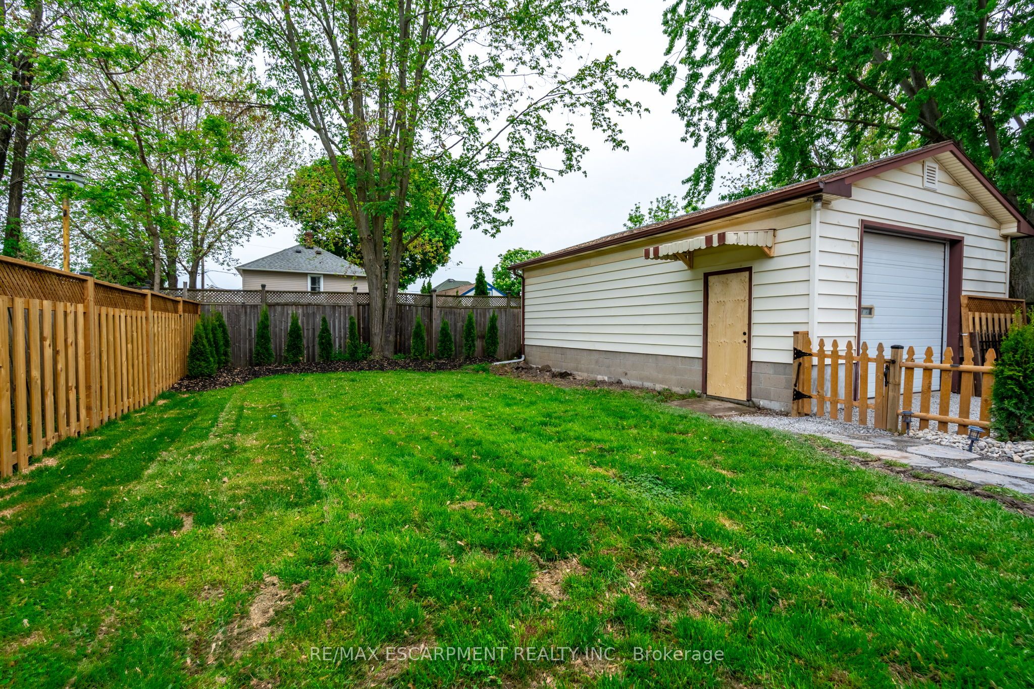 172 Pine Street Property Photo 2