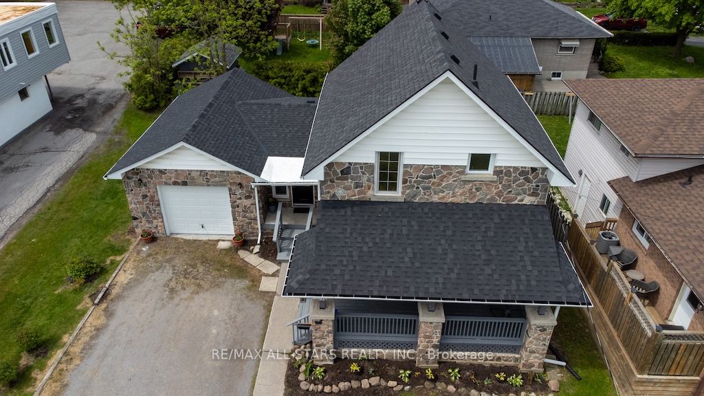93 Adelaide Street N Property Photo 2