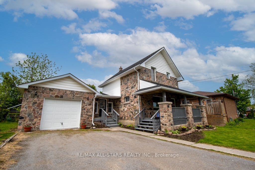 93 Adelaide Street N Property Photo 3