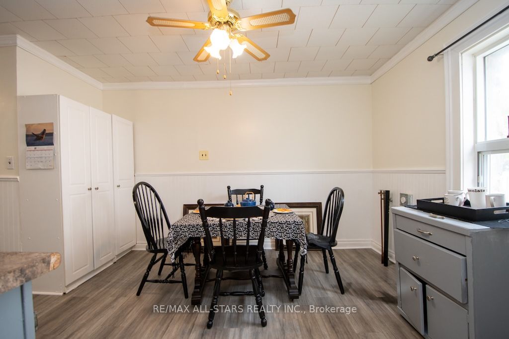 93 Adelaide Street N Property Photo 8