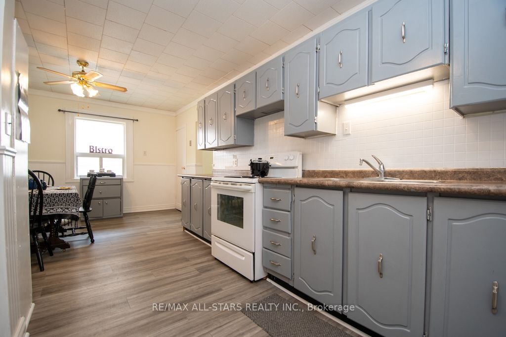93 Adelaide Street N Property Photo 11