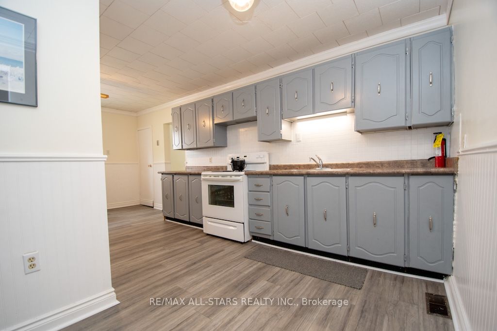 93 Adelaide Street N Property Photo 12