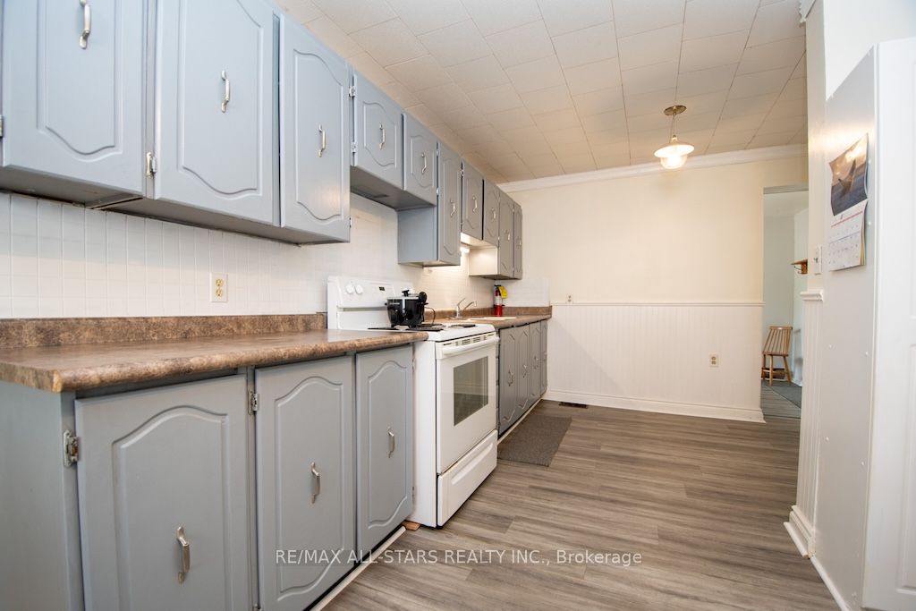 93 Adelaide Street N Property Photo 13