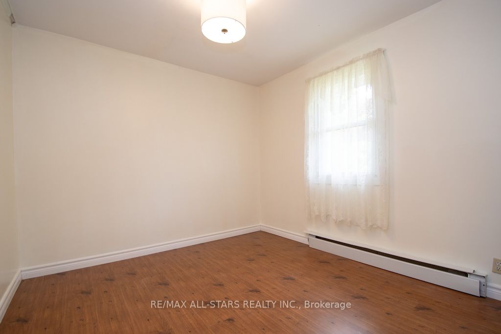 93 Adelaide Street N Property Photo 15