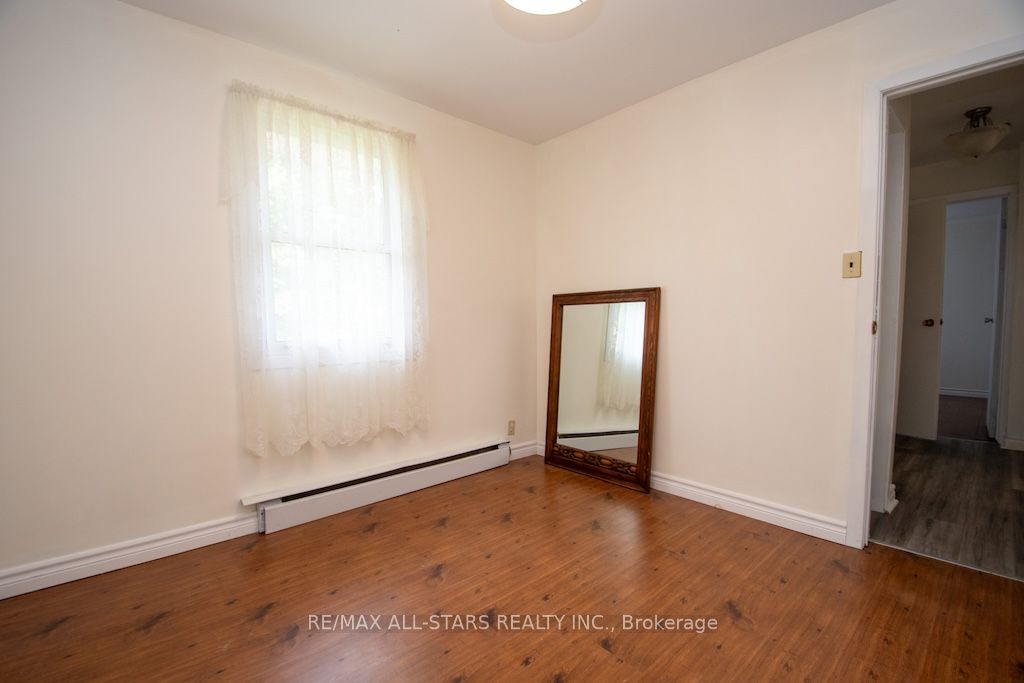 93 Adelaide Street N Property Photo 16