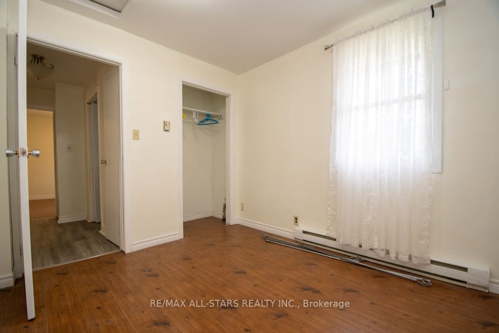 93 Adelaide Street N Property Photo 18