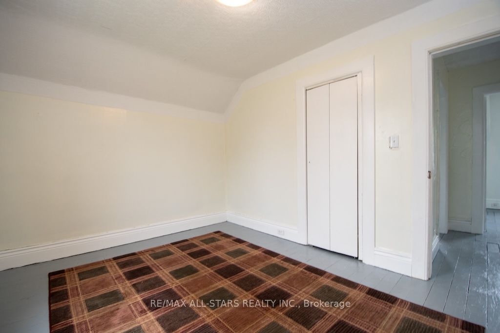 93 Adelaide Street N Property Photo 20