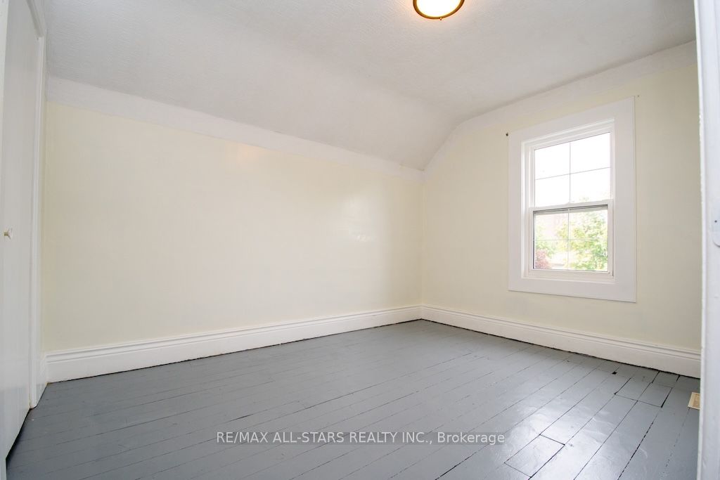 93 Adelaide Street N Property Photo 21