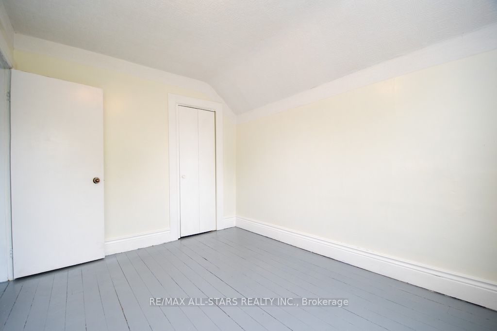 93 Adelaide Street N Property Photo 22
