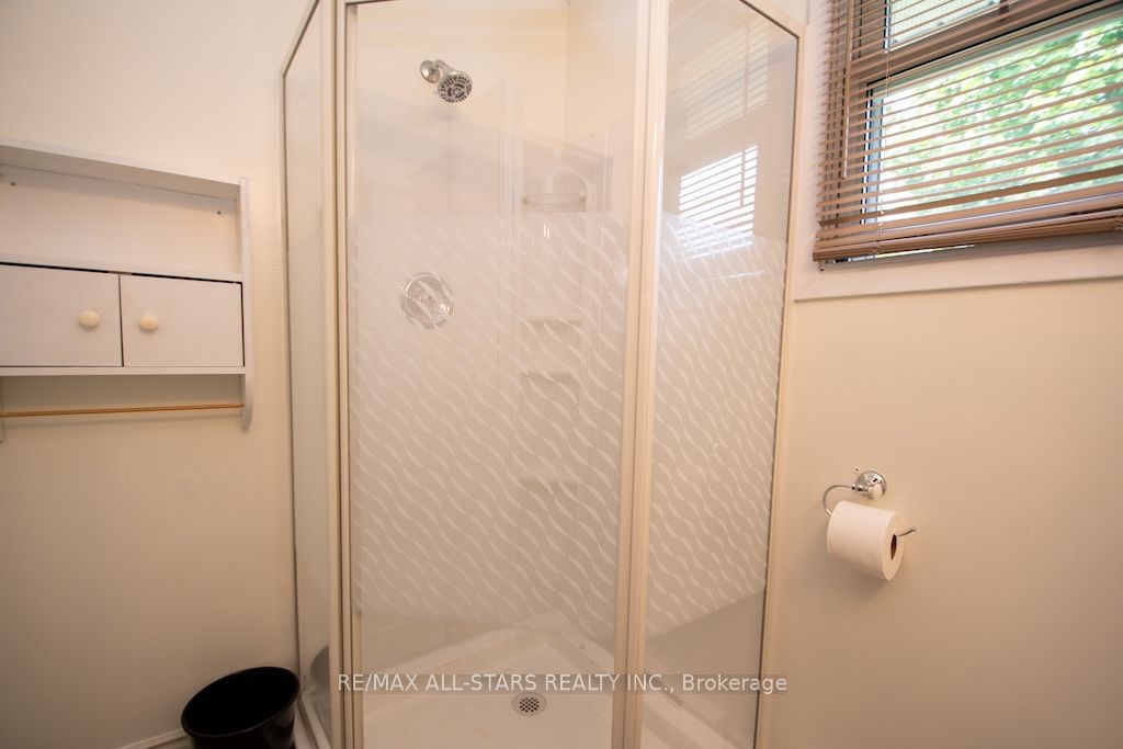 93 Adelaide Street N Property Photo 28