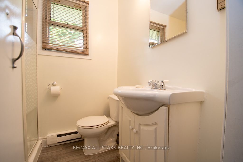 93 Adelaide Street N Property Photo 29
