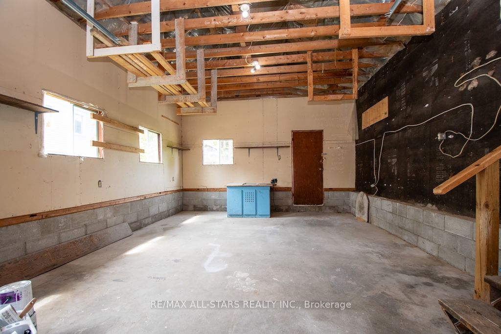 93 Adelaide Street N Property Photo 31