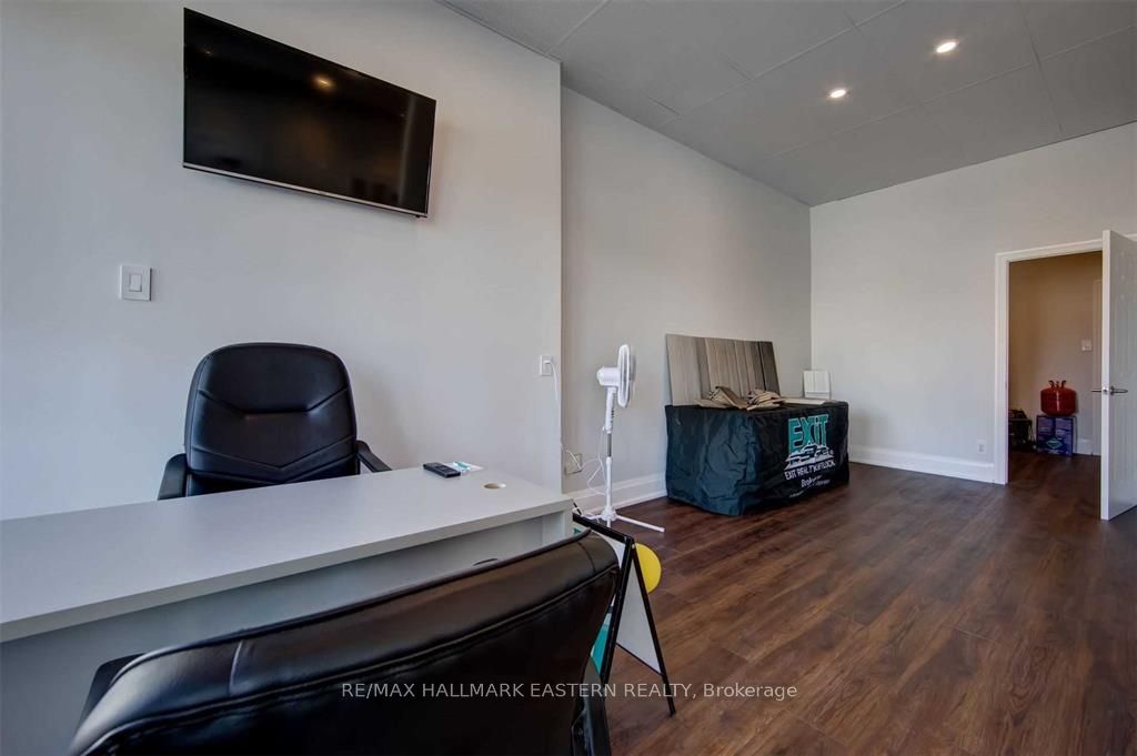 4 Front Street E 2 Property Photo 6