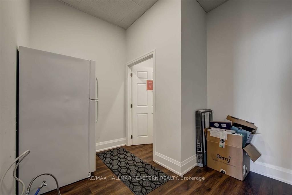 4 Front Street E 2 Property Photo 9