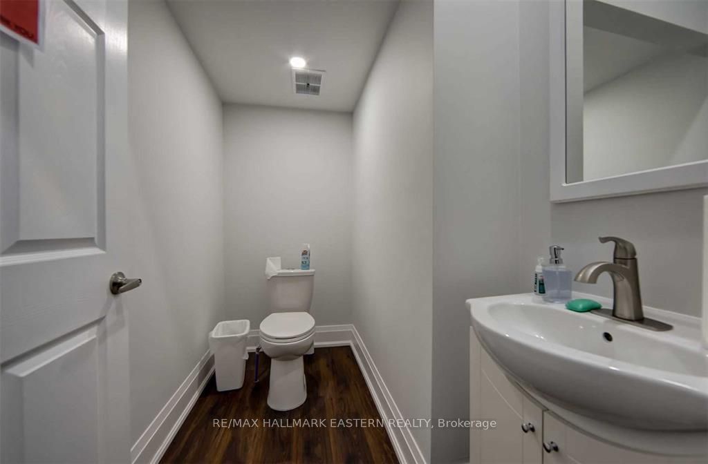 4 Front Street E 2 Property Photo 10