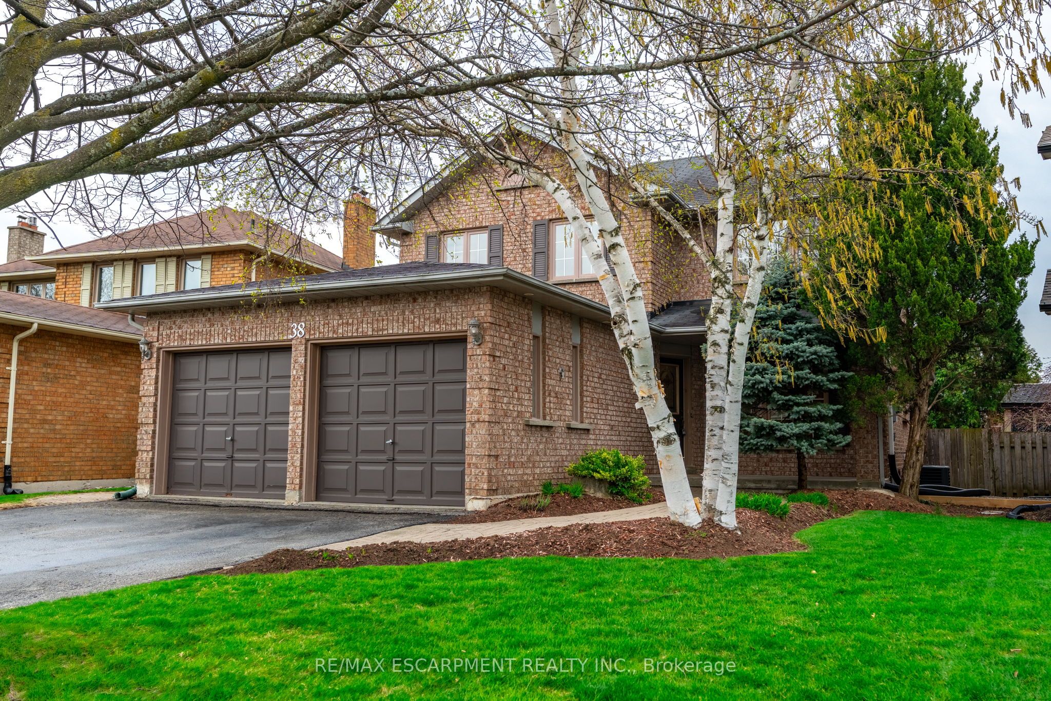 38 Fellowes Cres Property Photo 1
