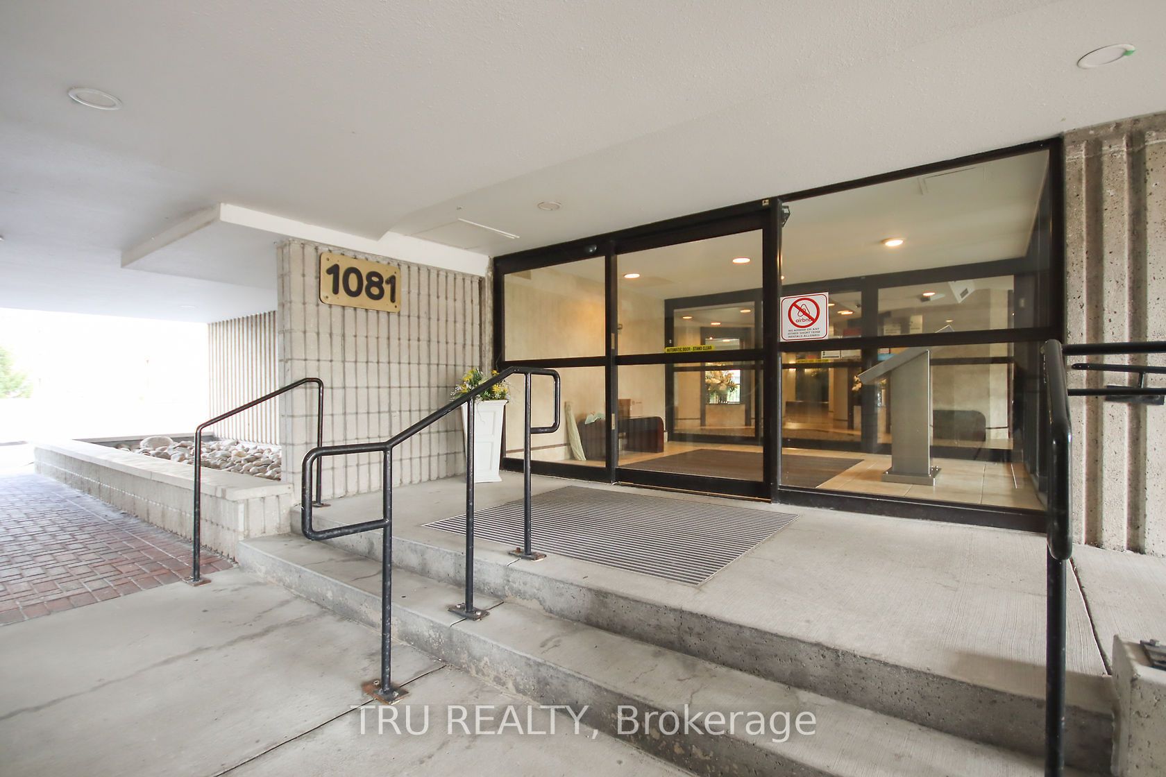 #1604 - 1081 Ambleside Drive Property Photo 4