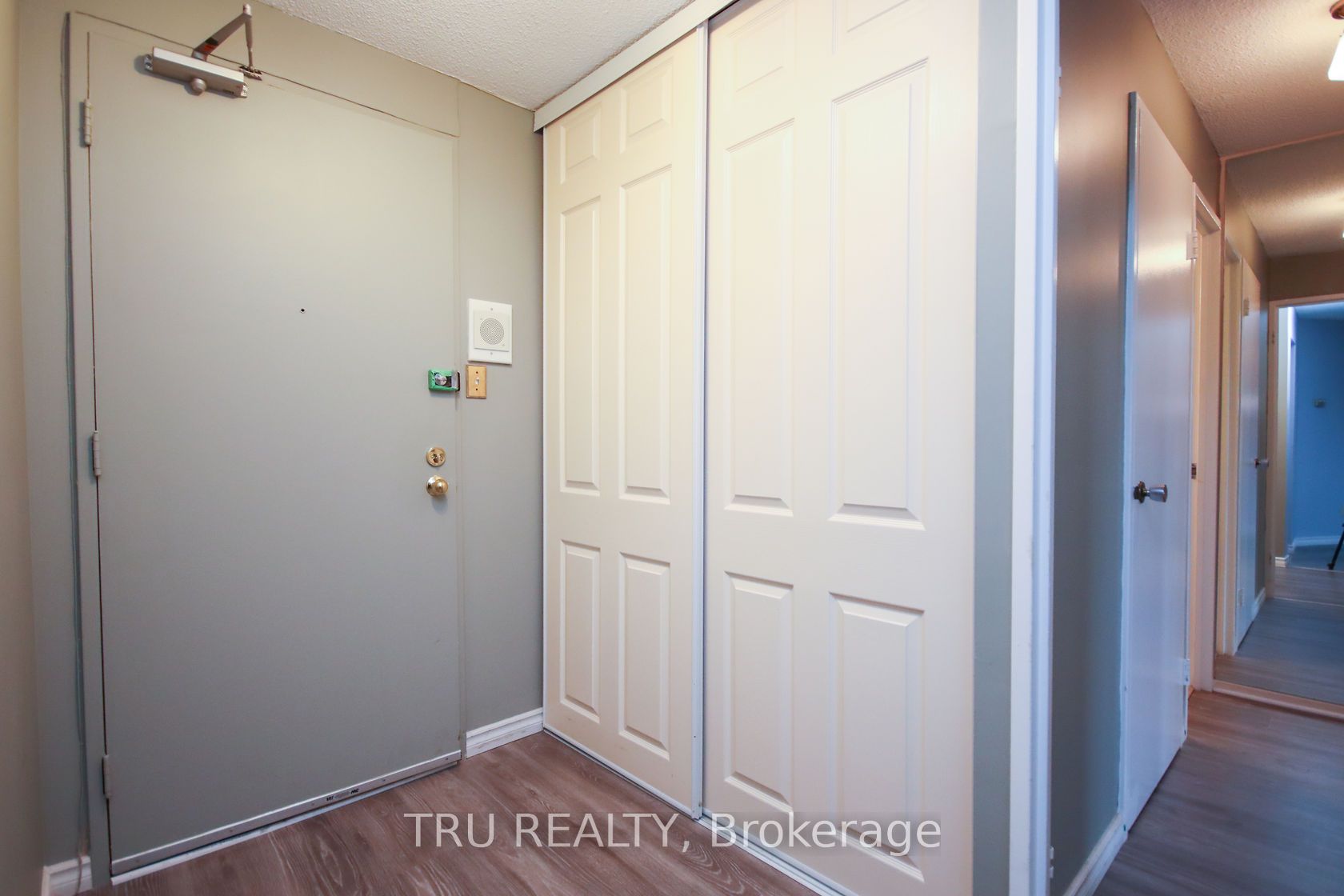 #1604 - 1081 Ambleside Drive Property Photo 6