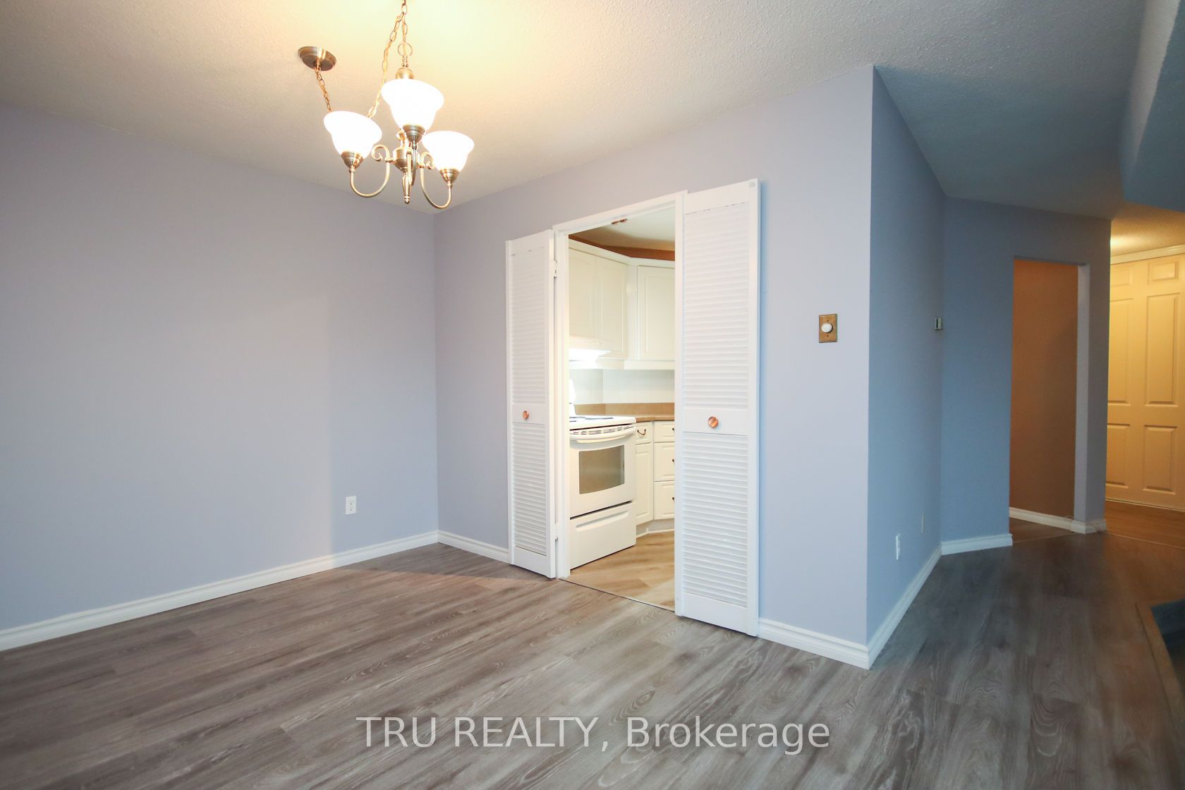 #1604 - 1081 Ambleside Drive Property Photo 13