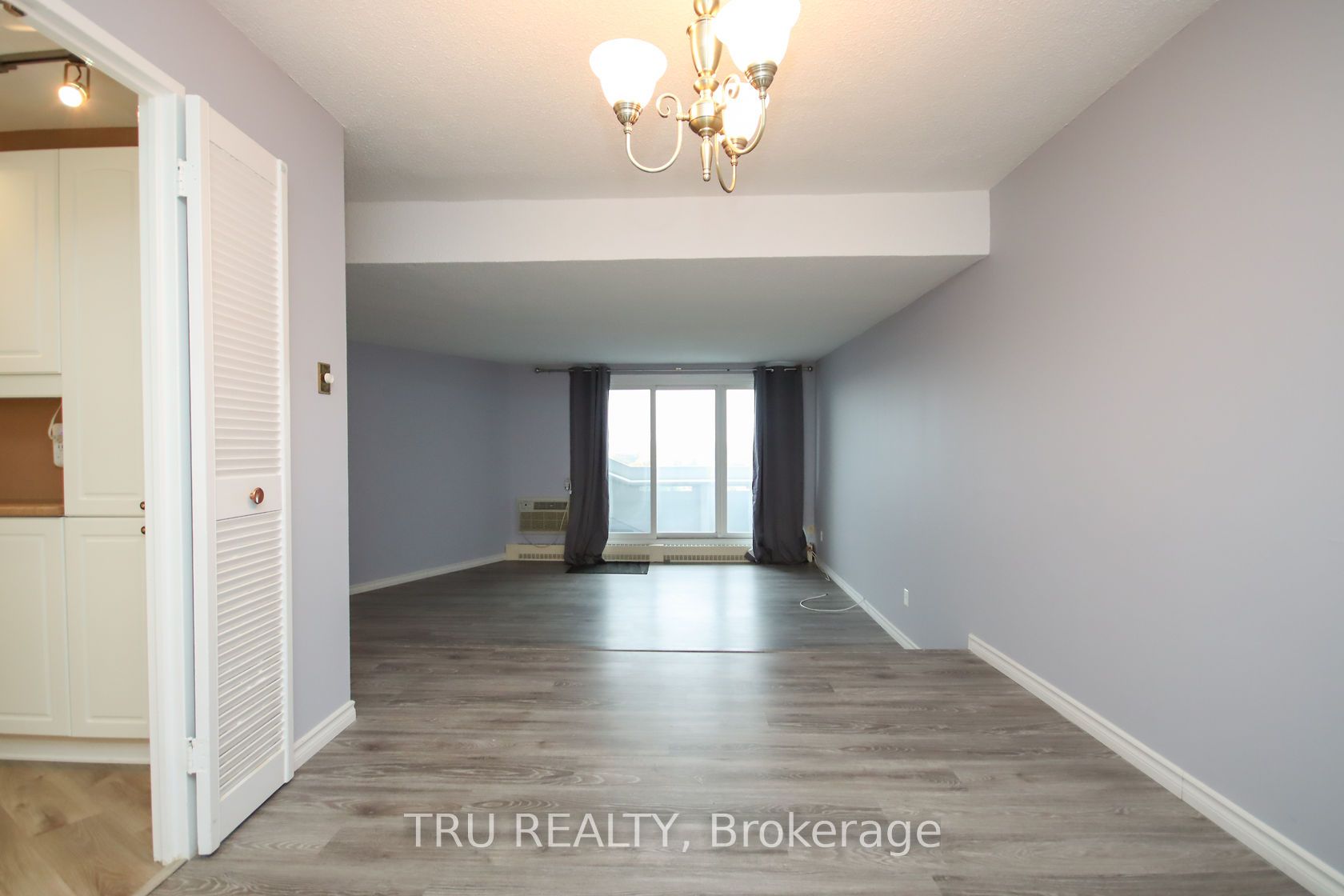 #1604 - 1081 Ambleside Drive Property Photo 16