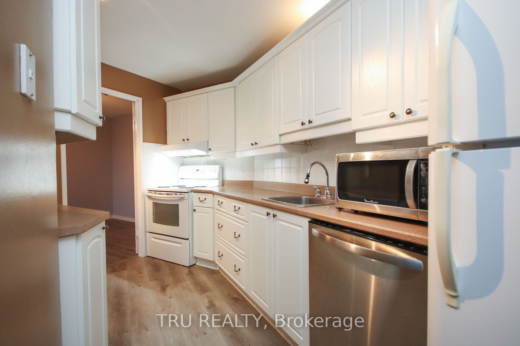 #1604 - 1081 Ambleside Drive Property Photo 19