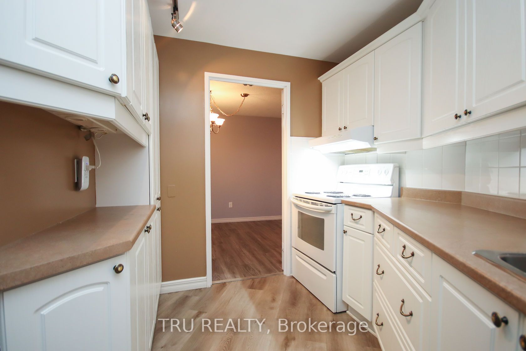#1604 - 1081 Ambleside Drive Property Photo 20