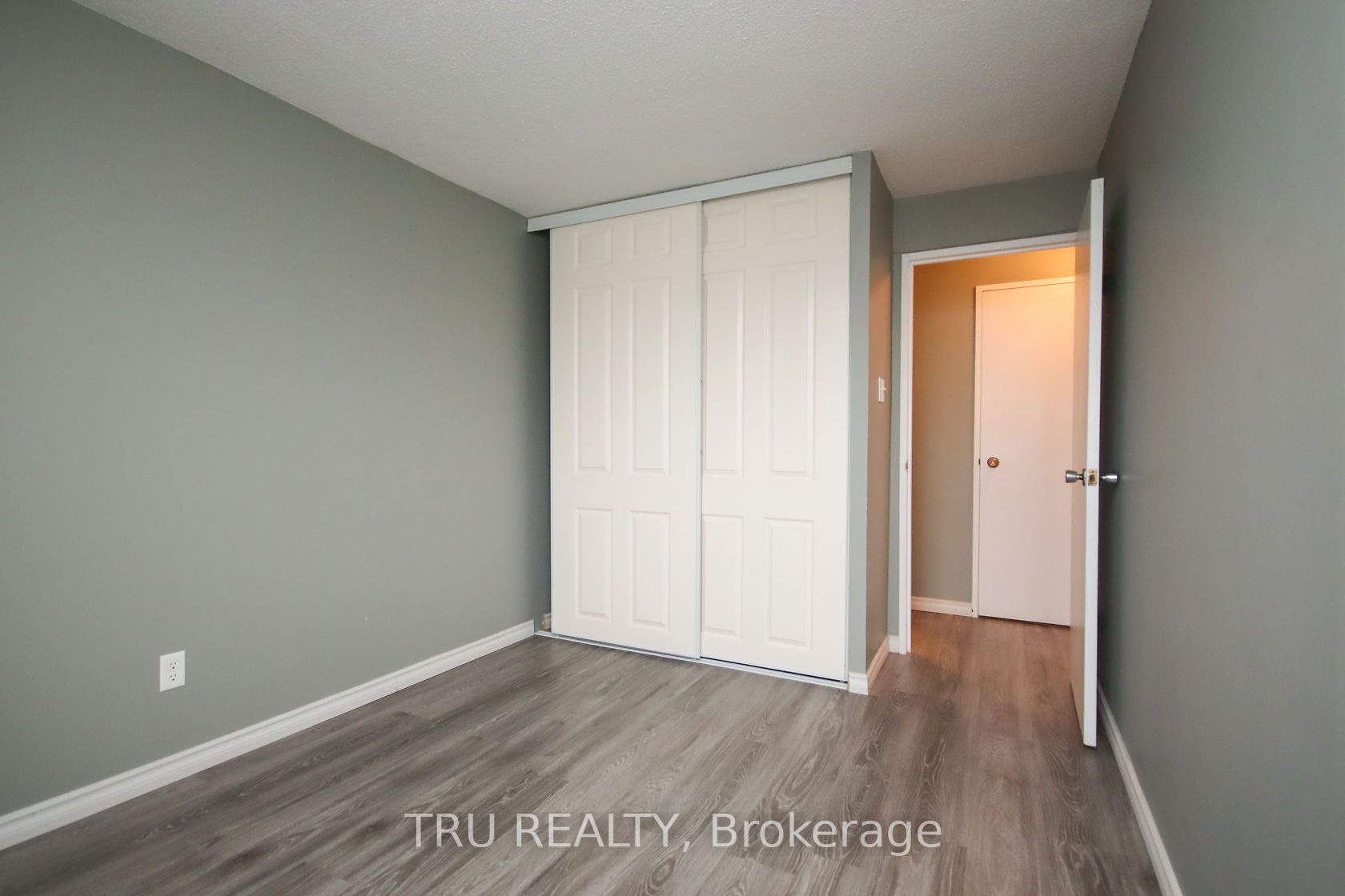 #1604 - 1081 Ambleside Drive Property Photo 26