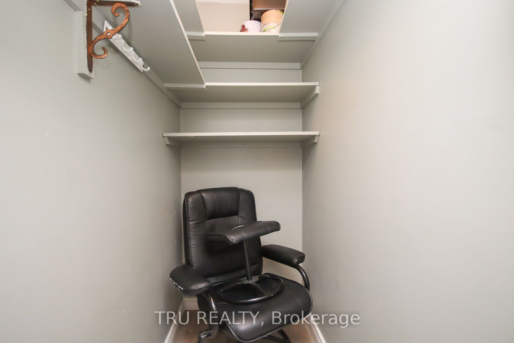 #1604 - 1081 Ambleside Drive Property Photo 27