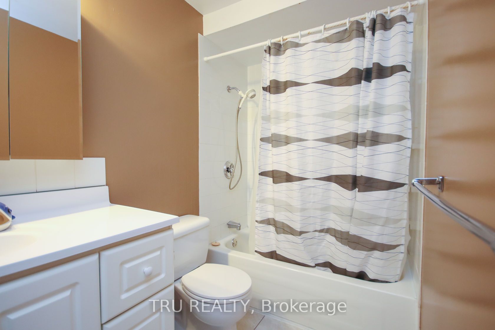 #1604 - 1081 Ambleside Drive Property Photo 28