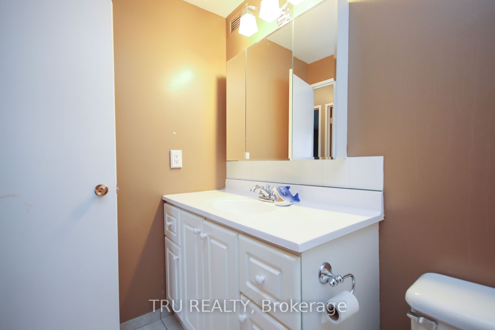#1604 - 1081 Ambleside Drive Property Photo 29