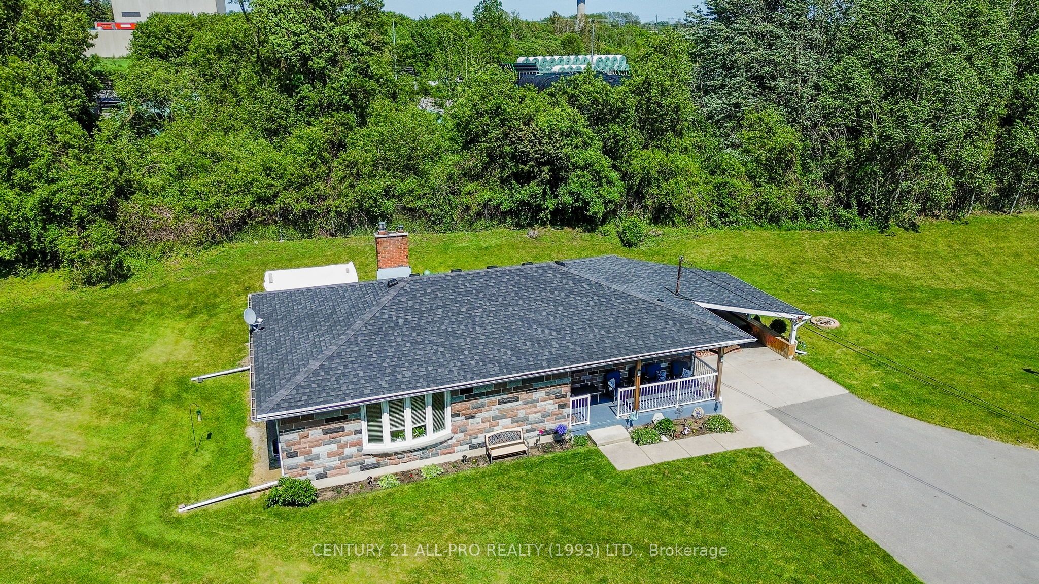 670 William Street Property Photo 13