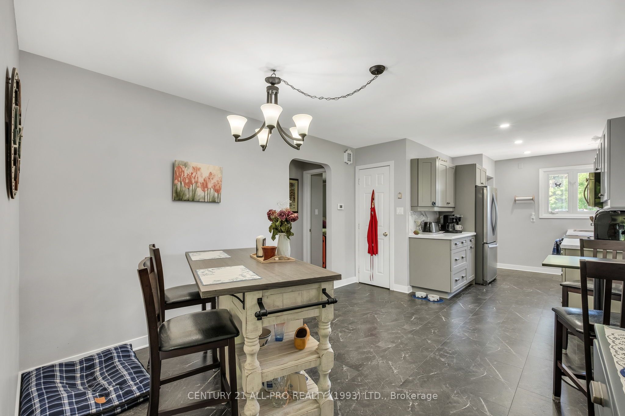 670 William Street Property Photo 23