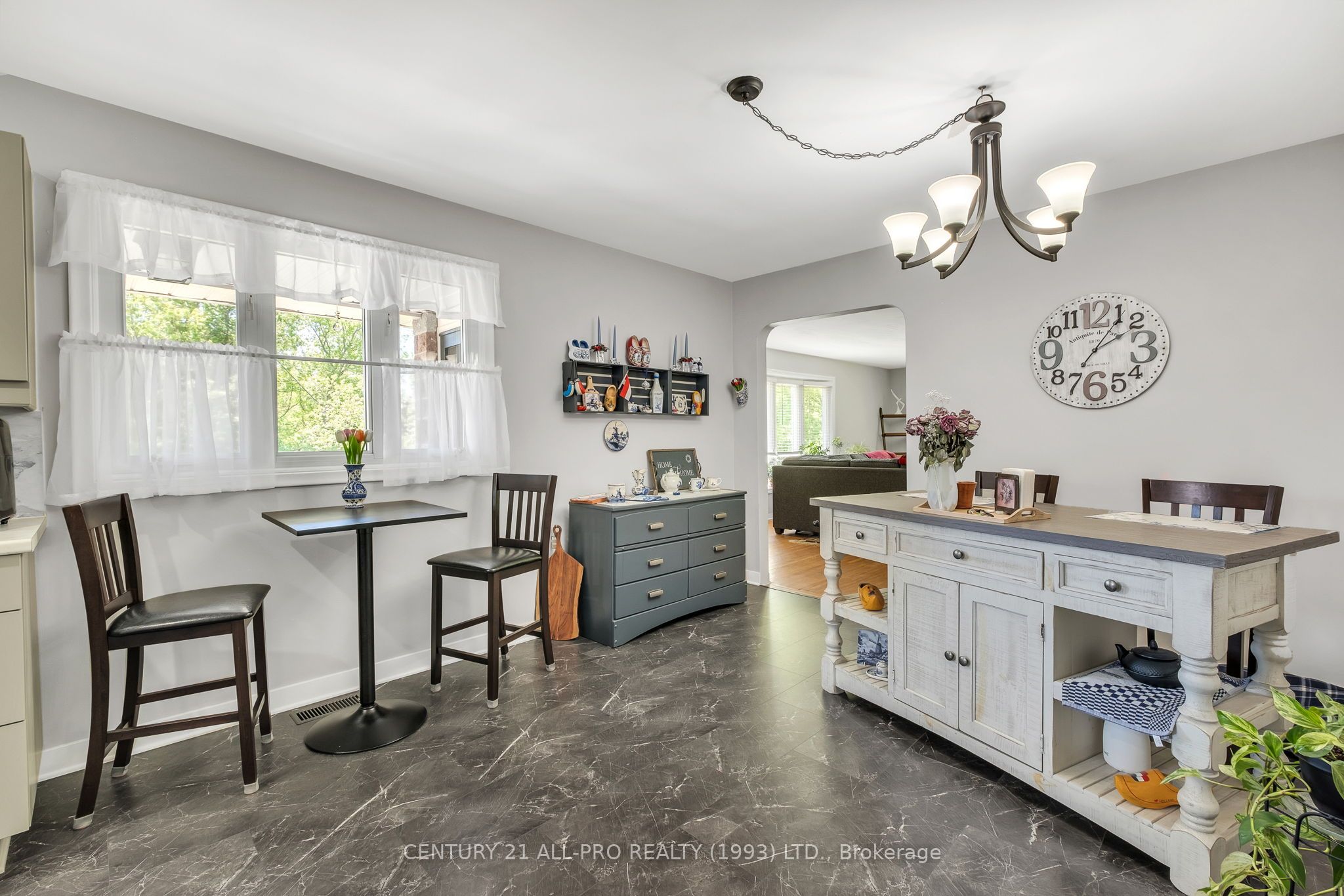 670 William Street Property Photo 24