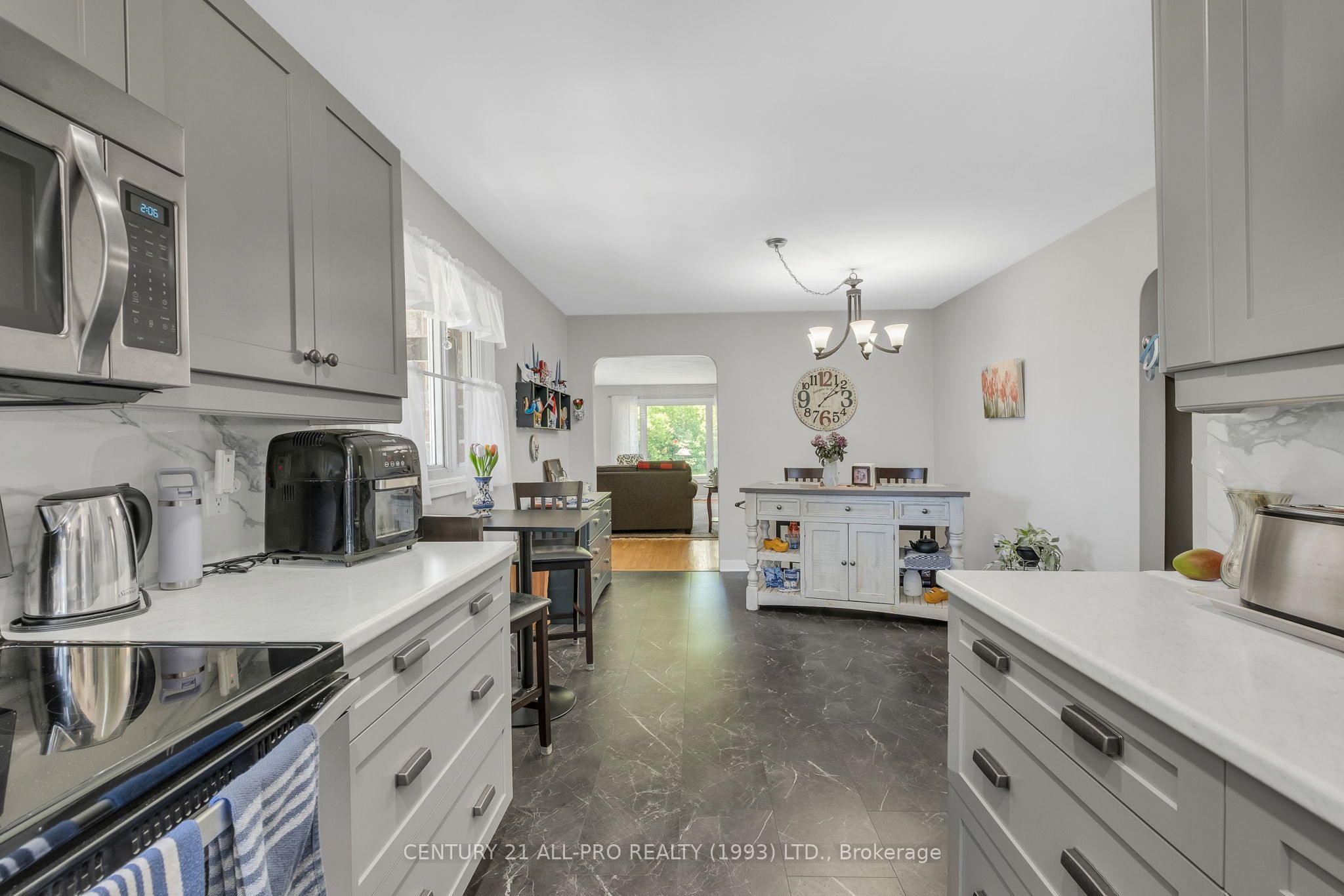 670 William Street Property Photo 28