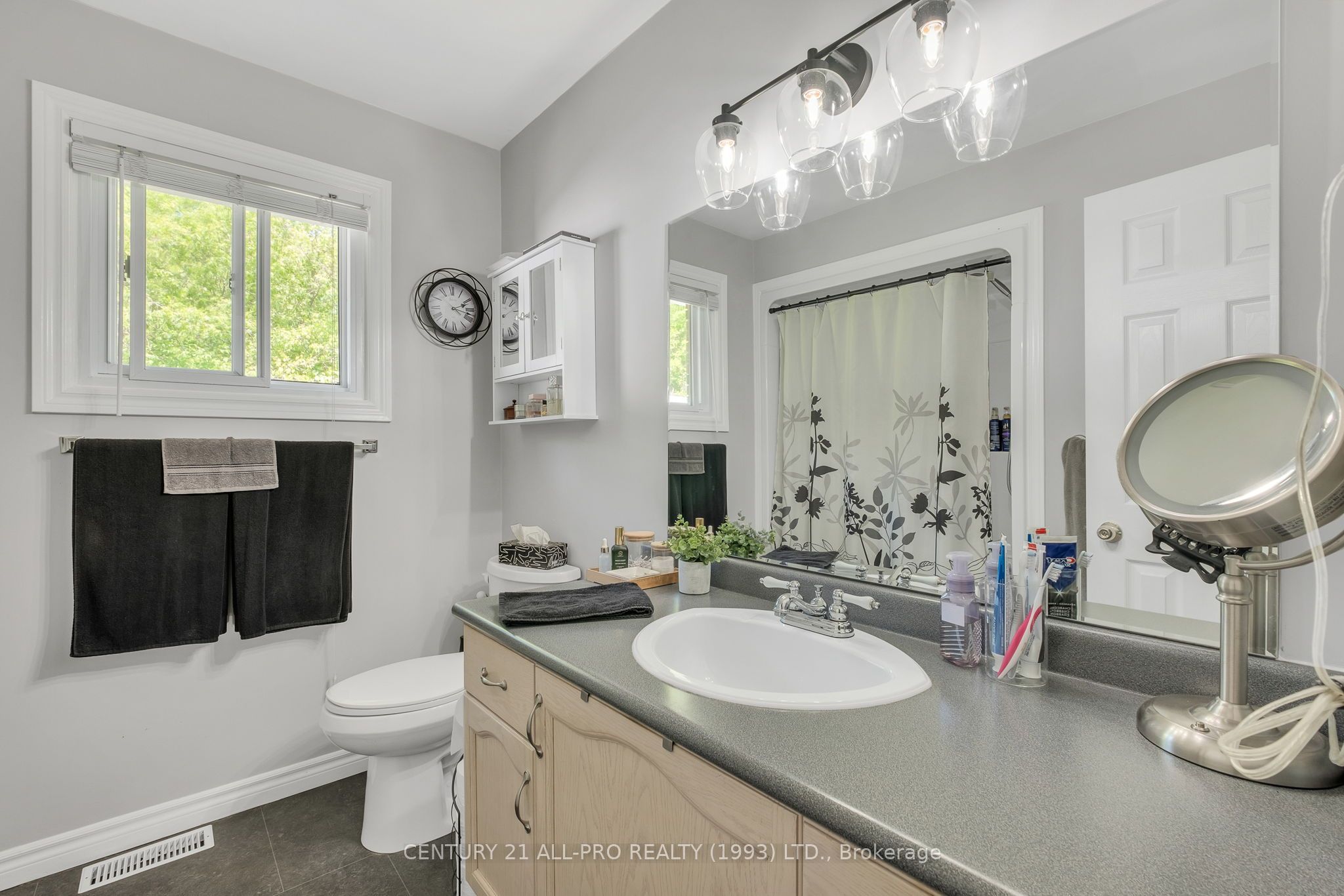 670 William Street Property Photo 31