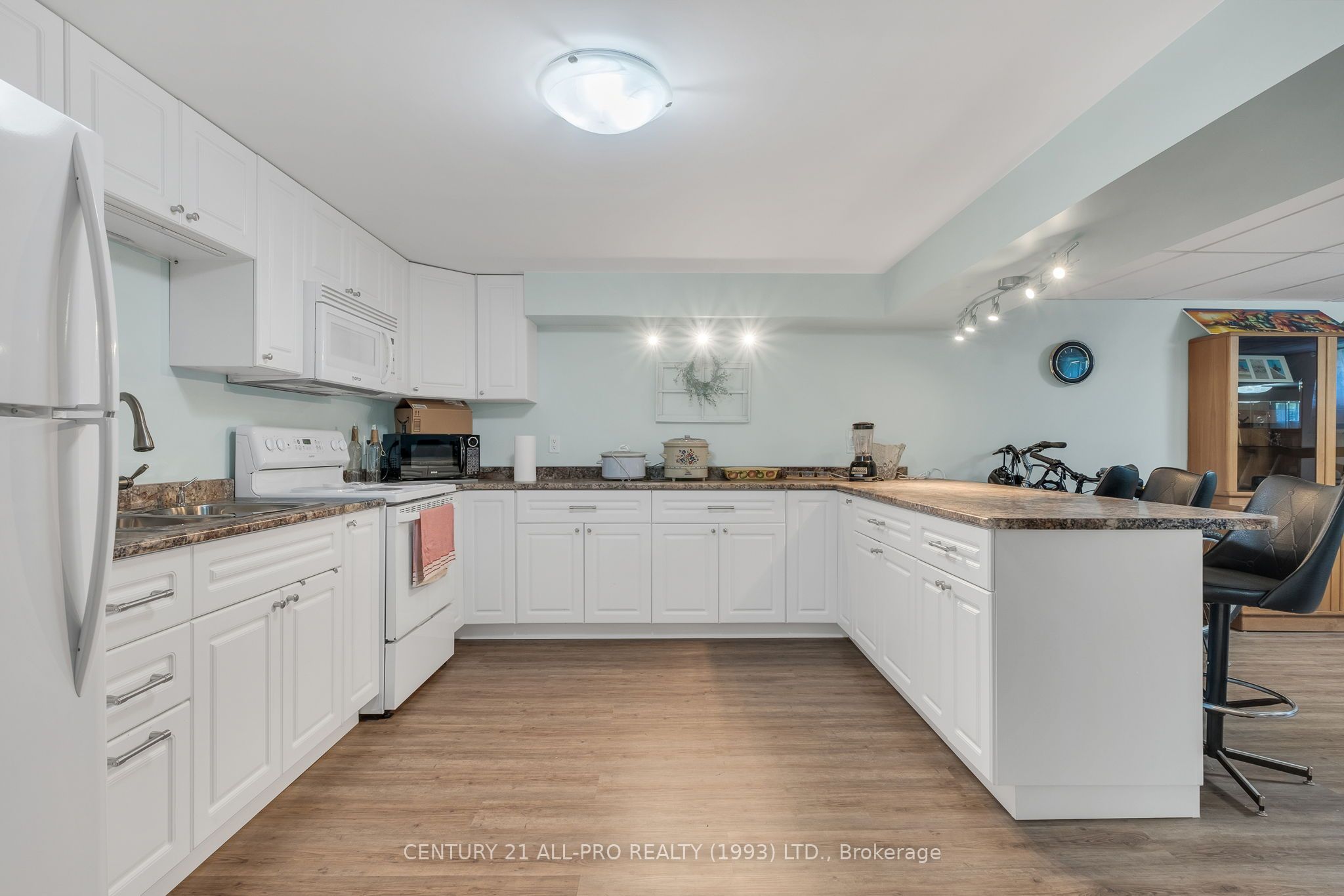 670 William Street Property Photo 35