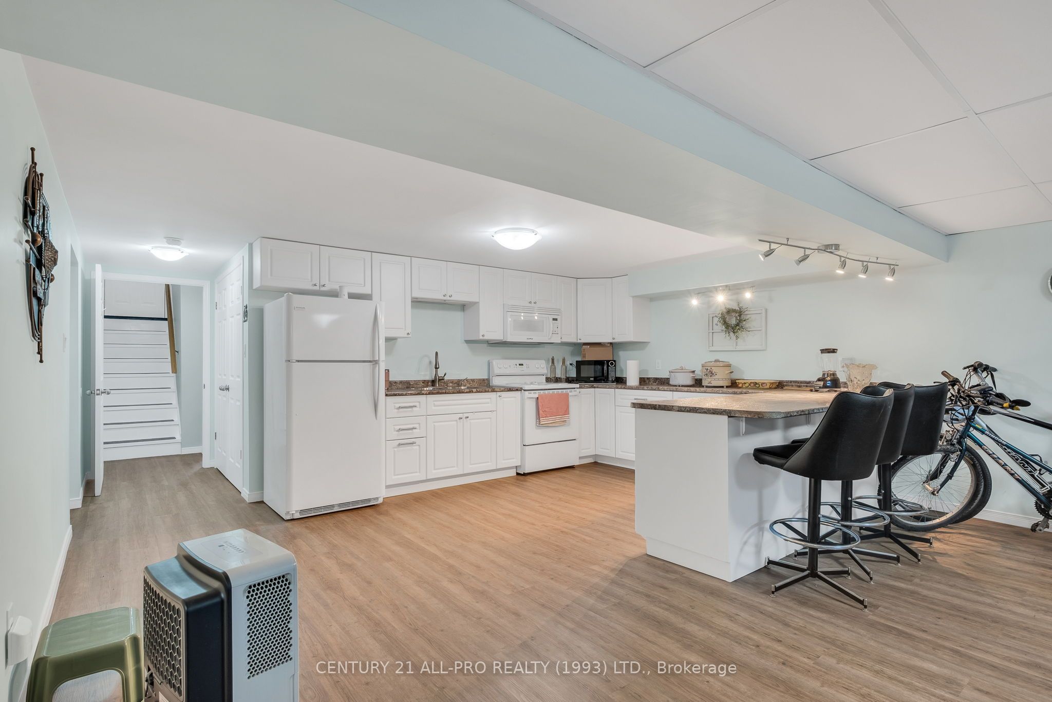 670 William Street Property Photo 37