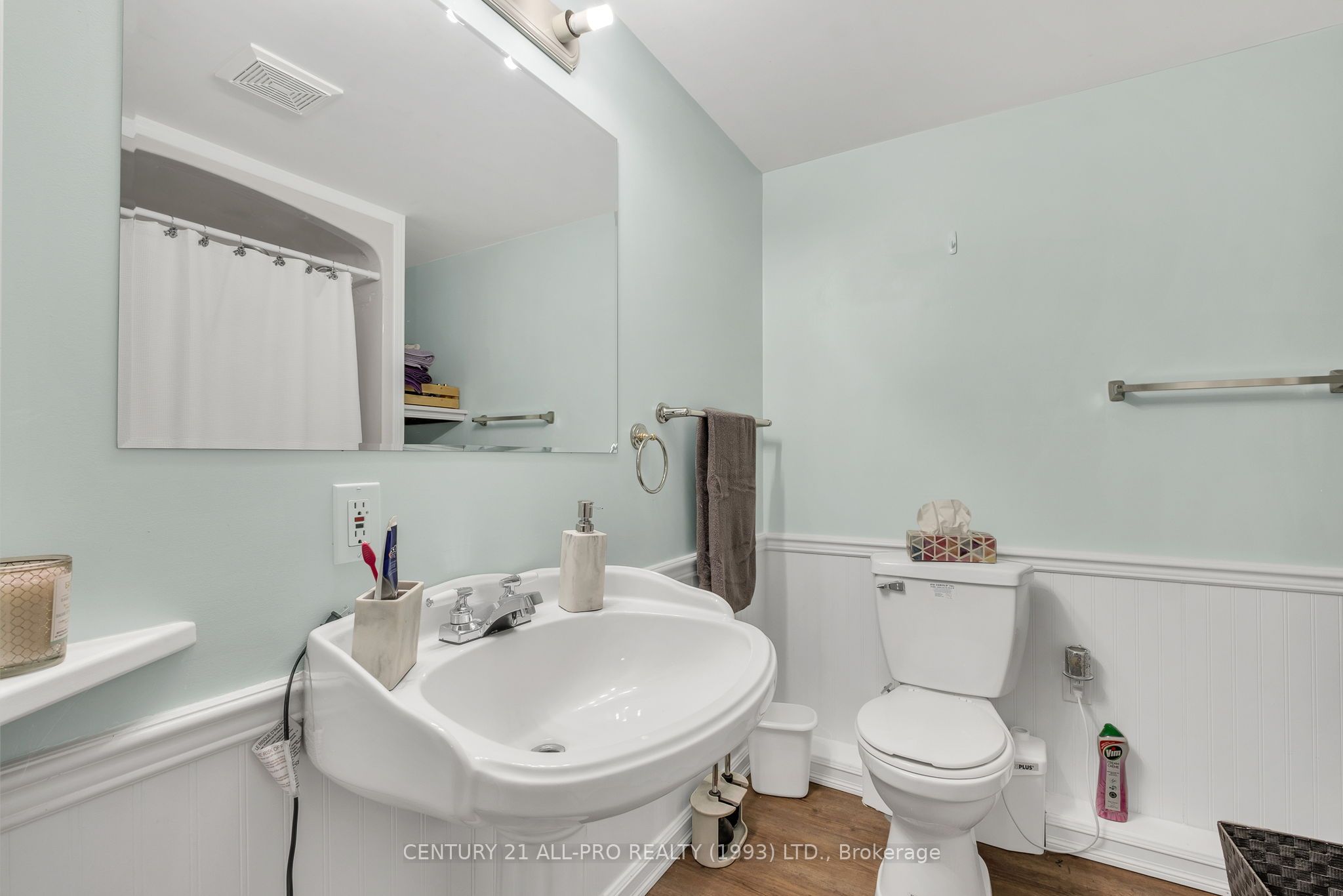 670 William Street Property Photo 43
